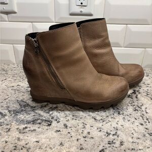 Sorel booties 8.5